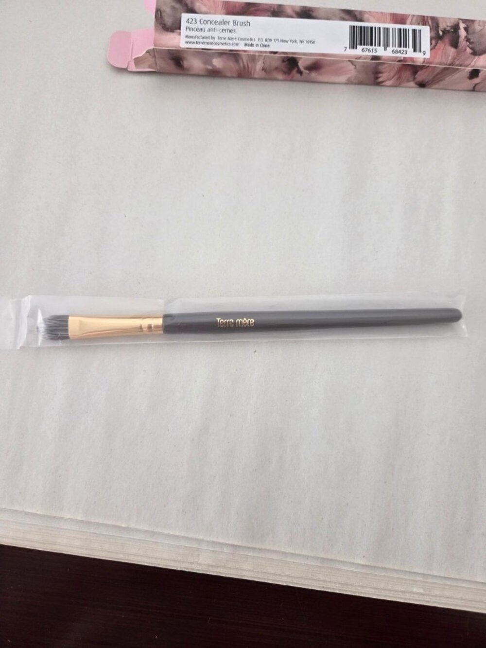 Terre Mère 423 Concealer Brush Floral Packaging Durable Design
